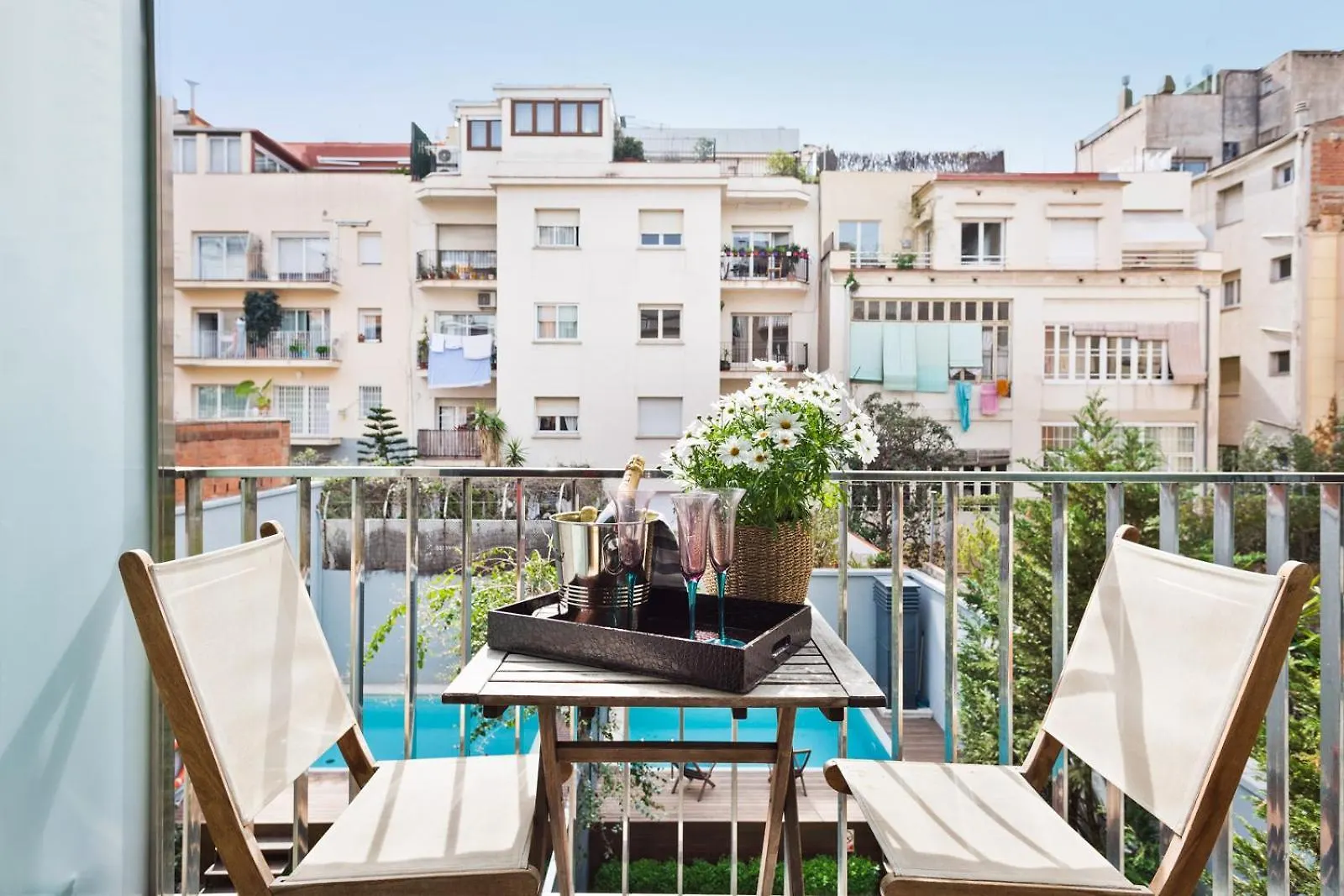 My Space Emirates - Executive Apartments With Private Balcony برشلونة