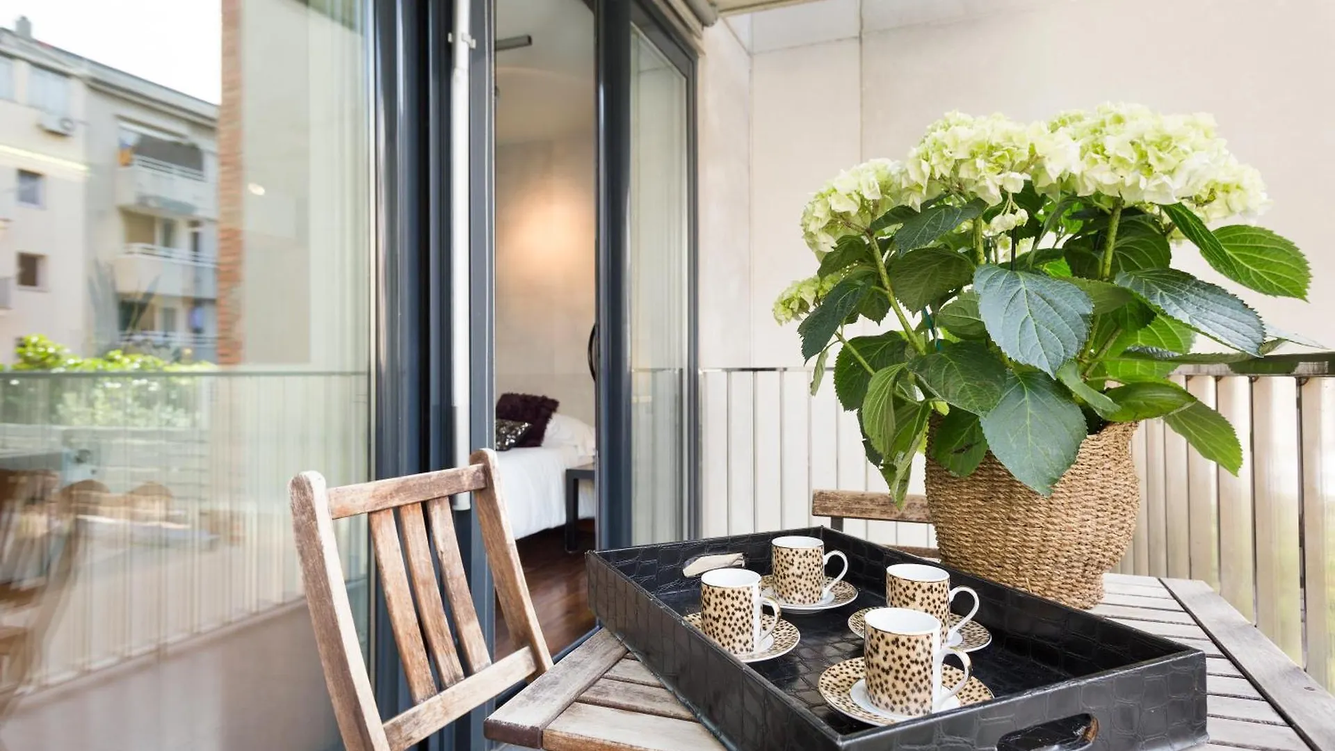 My Space Emirates - Executive Apartments With Private Balcony برشلونة