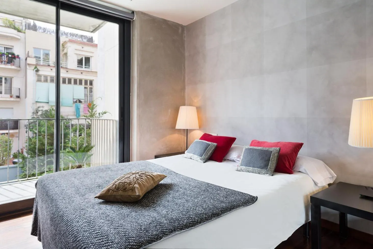 My Space Emirates - Executive Apartments With Private Balcony برشلونة إسبانيا