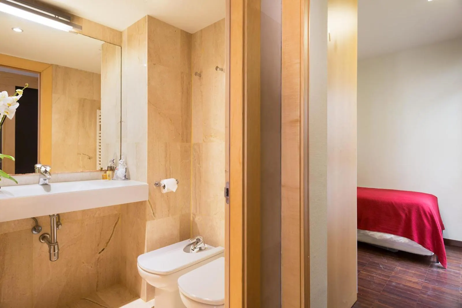 My Space Emirates - Executive Apartments With Private Balcony برشلونة