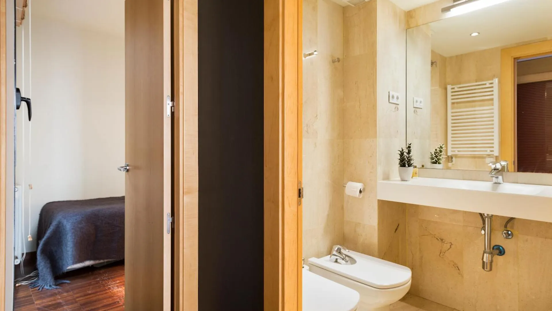 My Space Emirates - Executive Apartments With Private Balcony برشلونة إسبانيا
