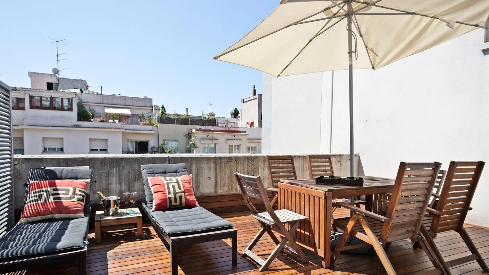 My Space Emirates - Executive Apartments With Private Balcony برشلونة إسبانيا