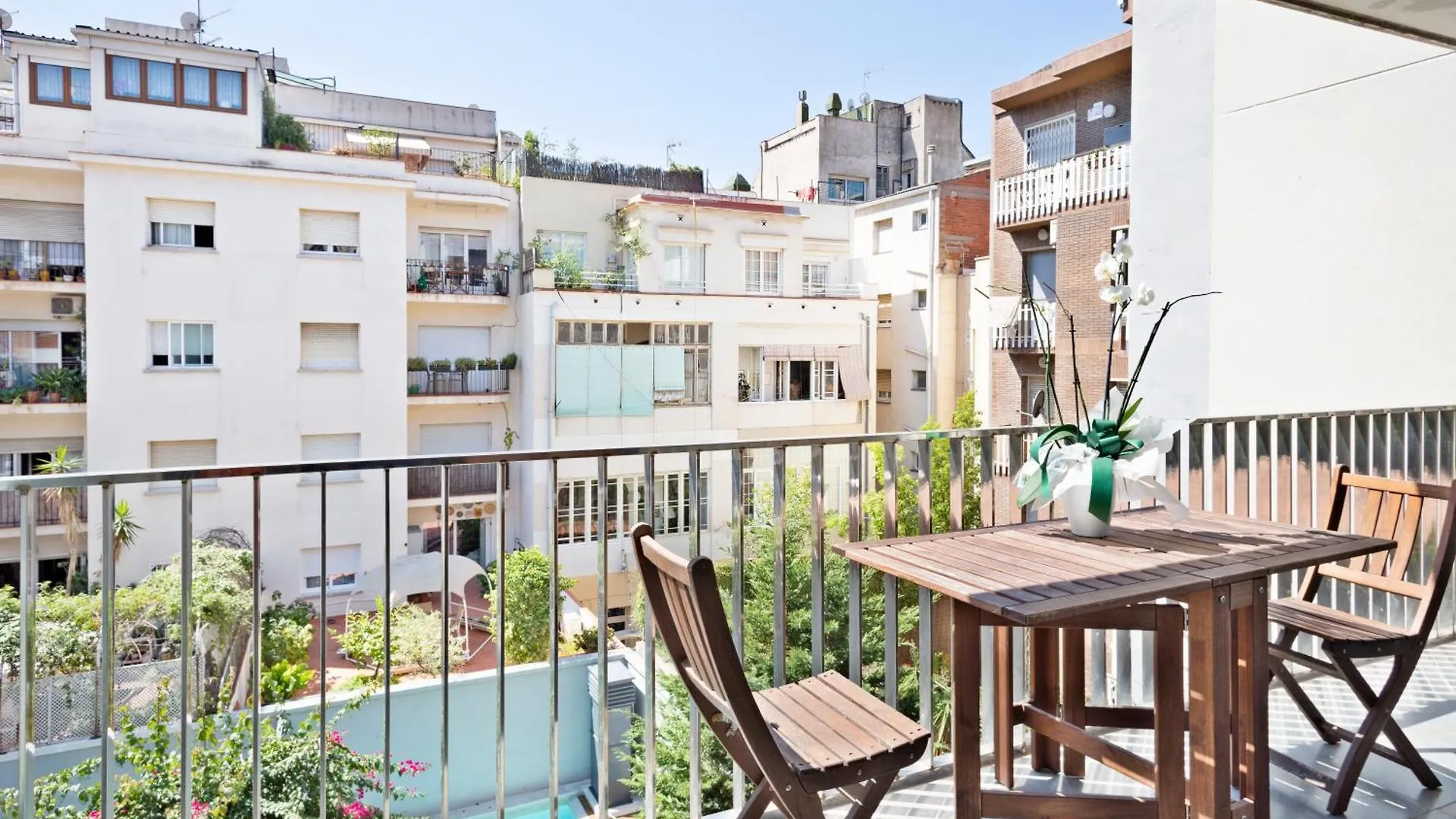 My Space Emirates - Executive Apartments With Private Balcony برشلونة
