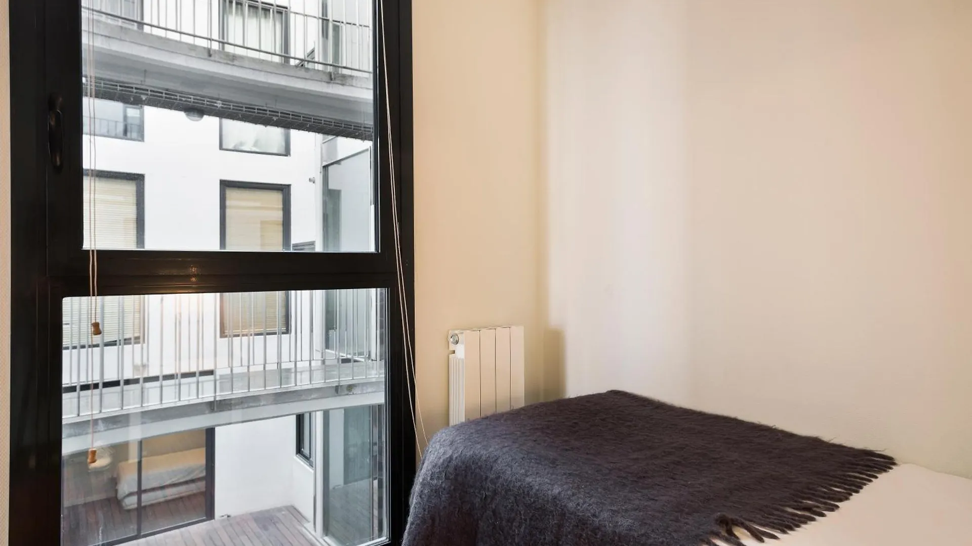 My Space Emirates - Executive Apartments With Private Balcony برشلونة إسبانيا
