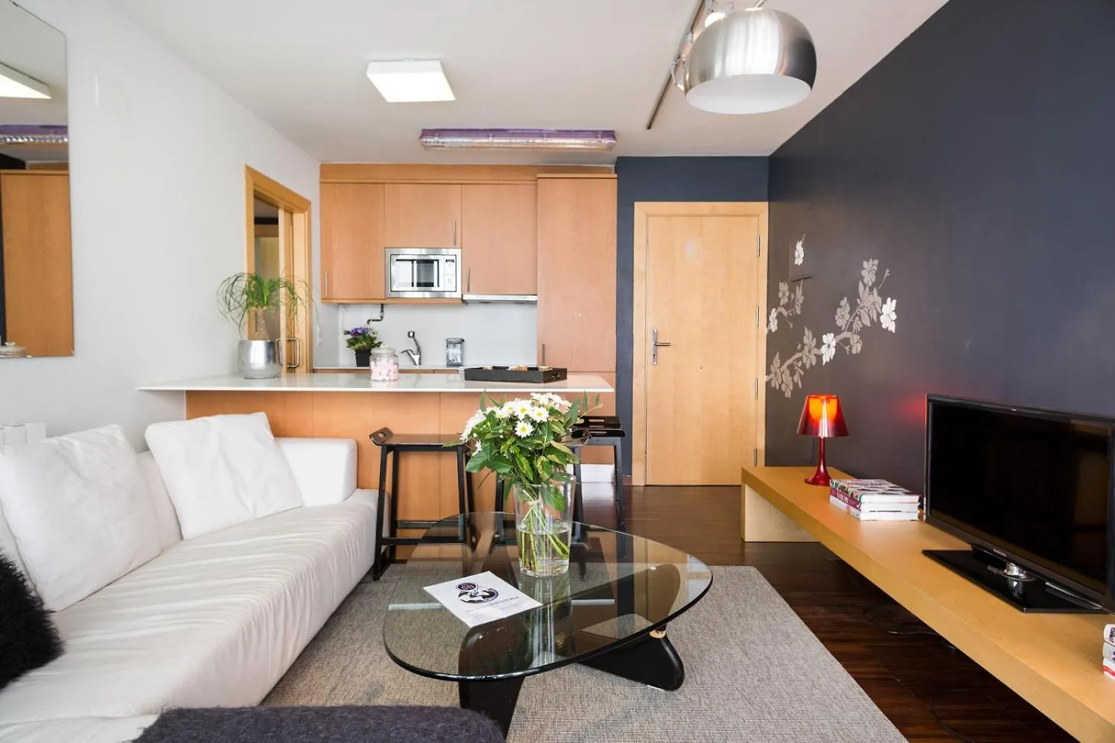 My Space Emirates - Executive Apartments With Private Balcony Barcelona Spain