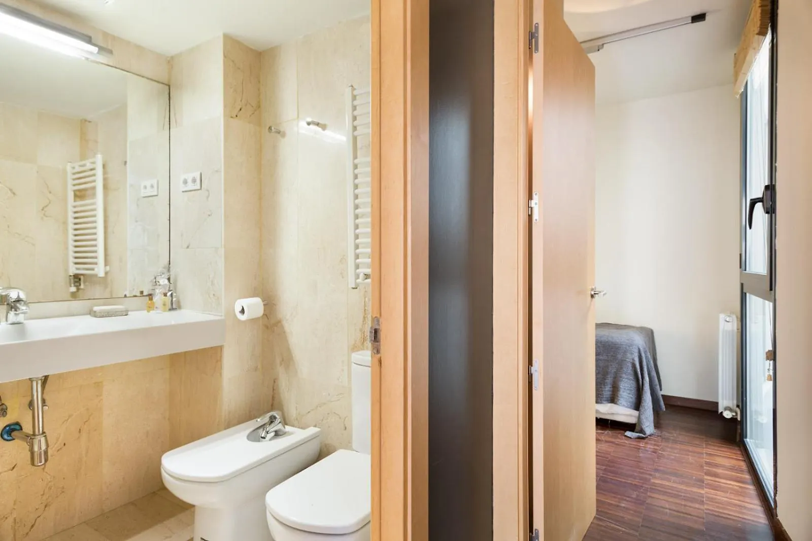 My Space Emirates - Executive Apartments With Private Balcony Barcelona