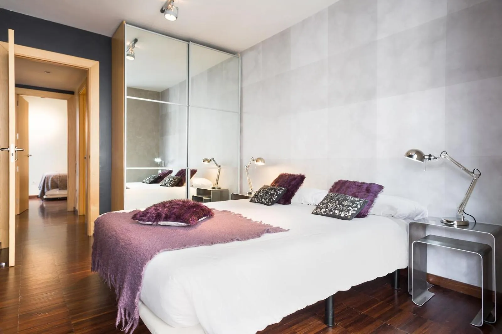 My Space Emirates - Executive Apartments With Private Balcony Barcelona
