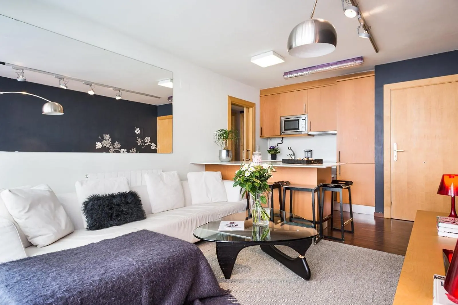 My Space Emirates - Executive Apartments With Private Balcony Barcelona Spain