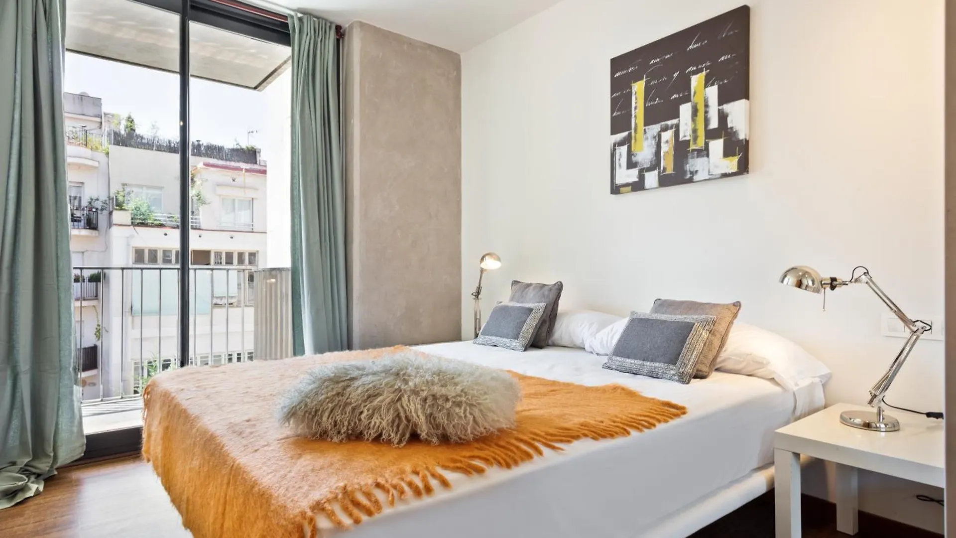 My Space Emirates - Executive Apartments With Private Balcony Barcelona
