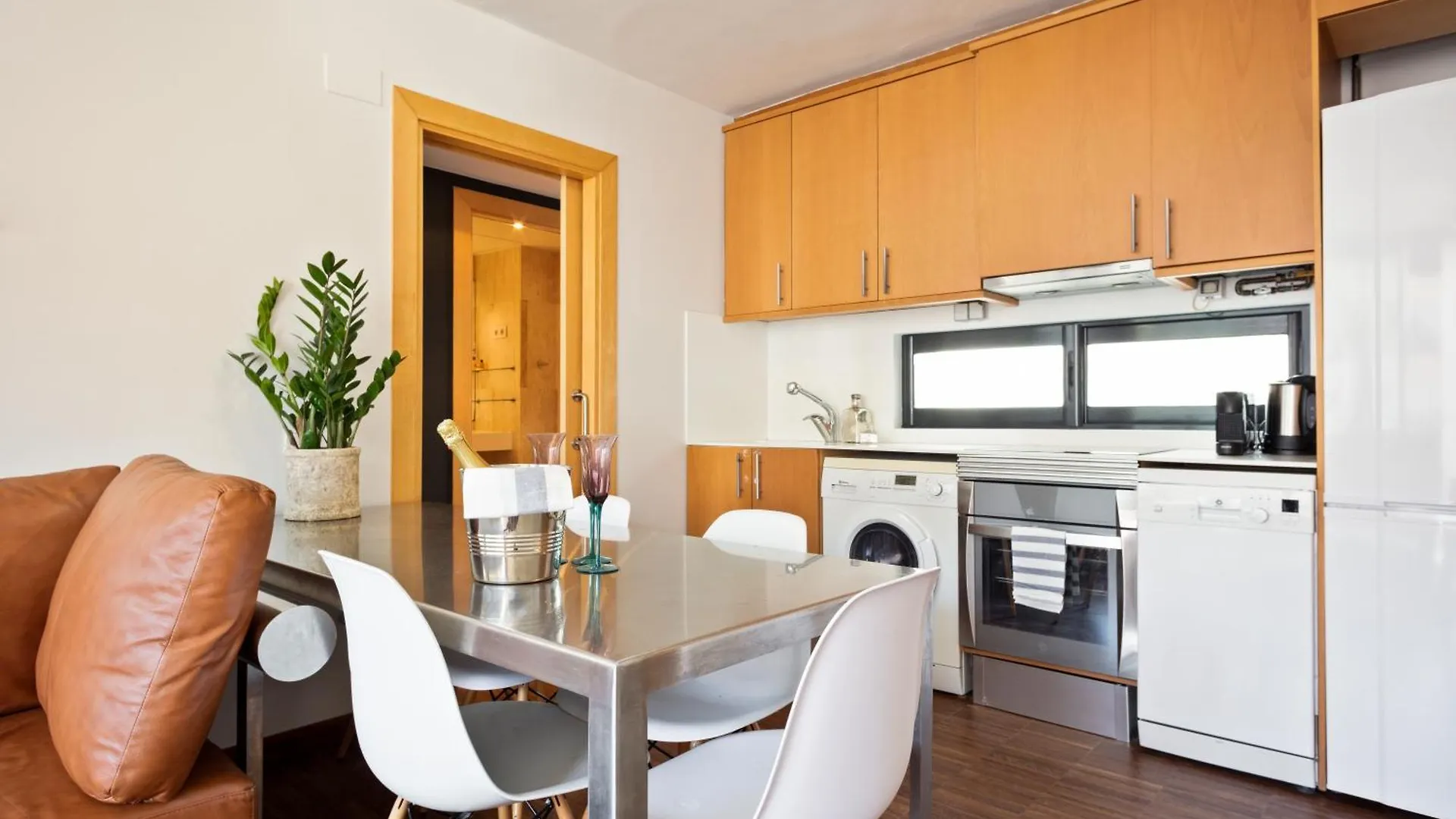 My Space Emirates - Executive Apartments With Private Balcony Barcelona 0*,  Spain