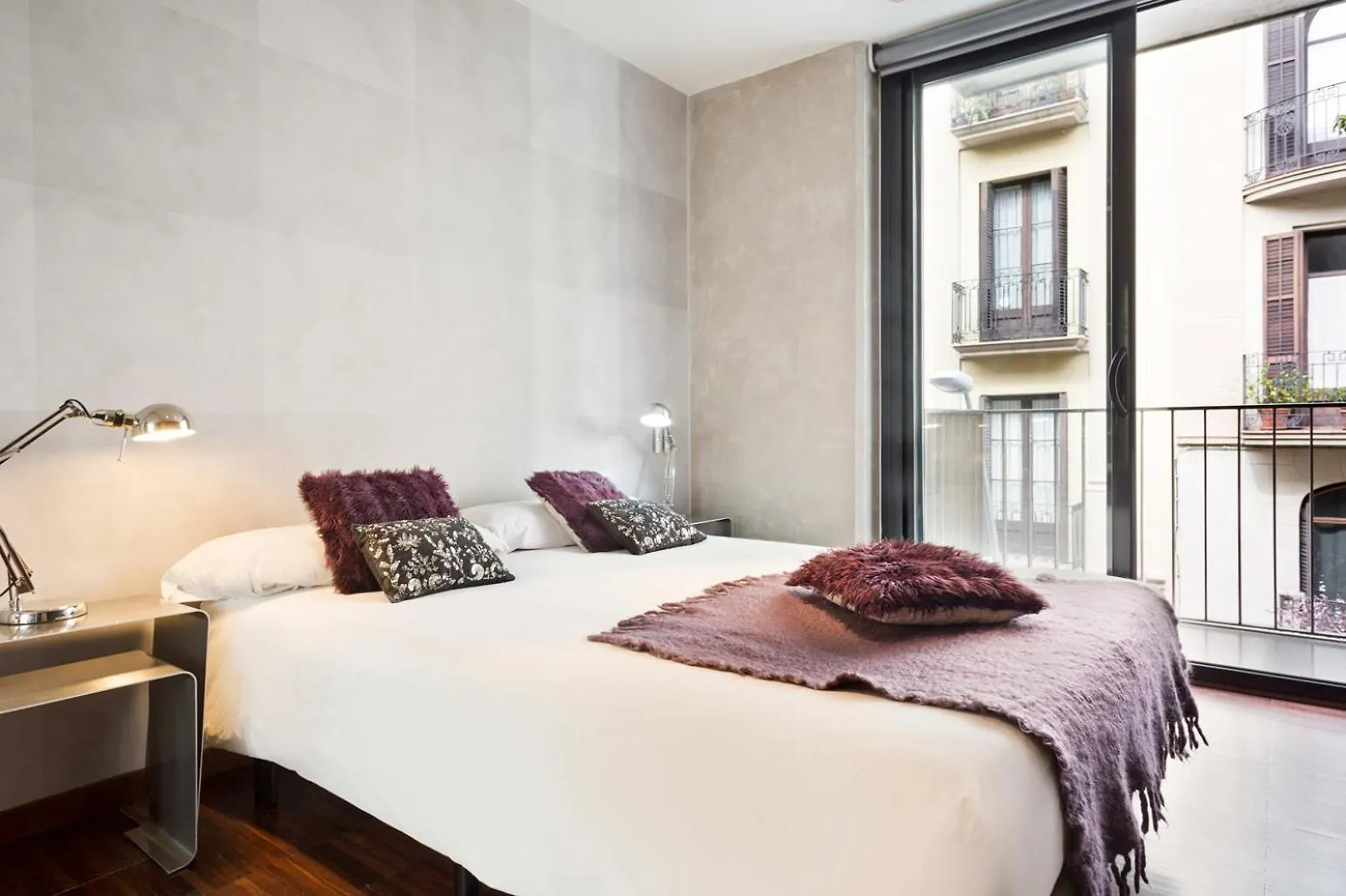 My Space Emirates - Executive Apartments With Private Balcony Barcelona Spain