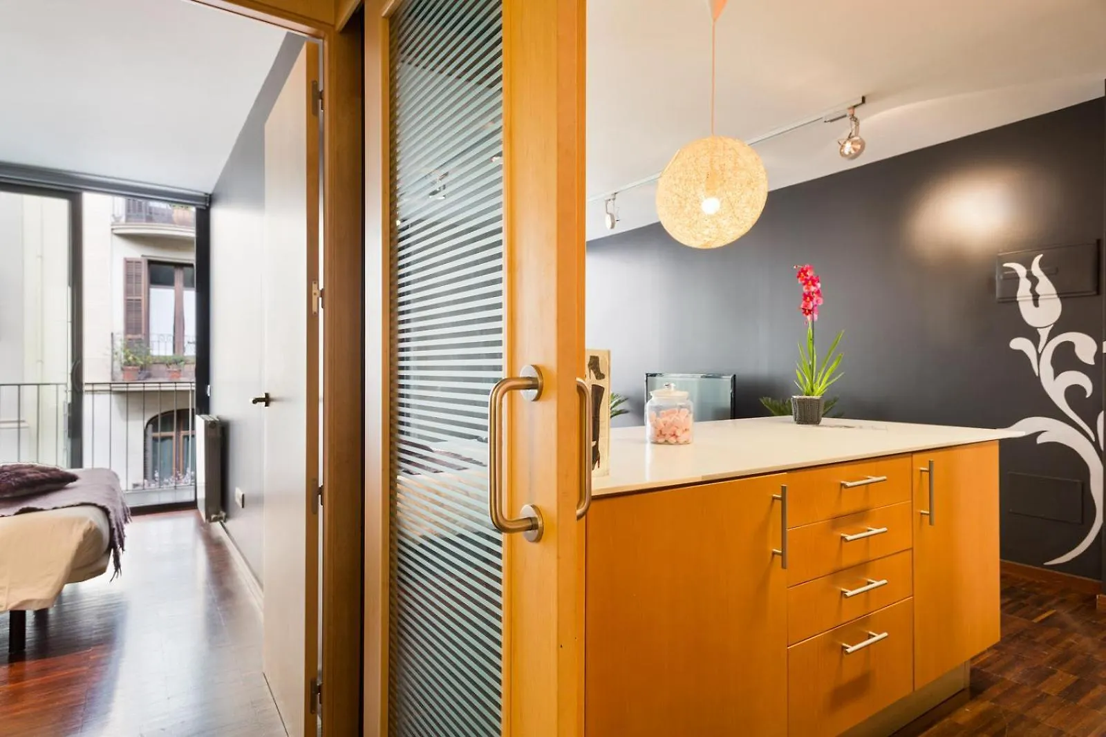 My Space Emirates - Executive Apartments With Private Balcony Barcelona