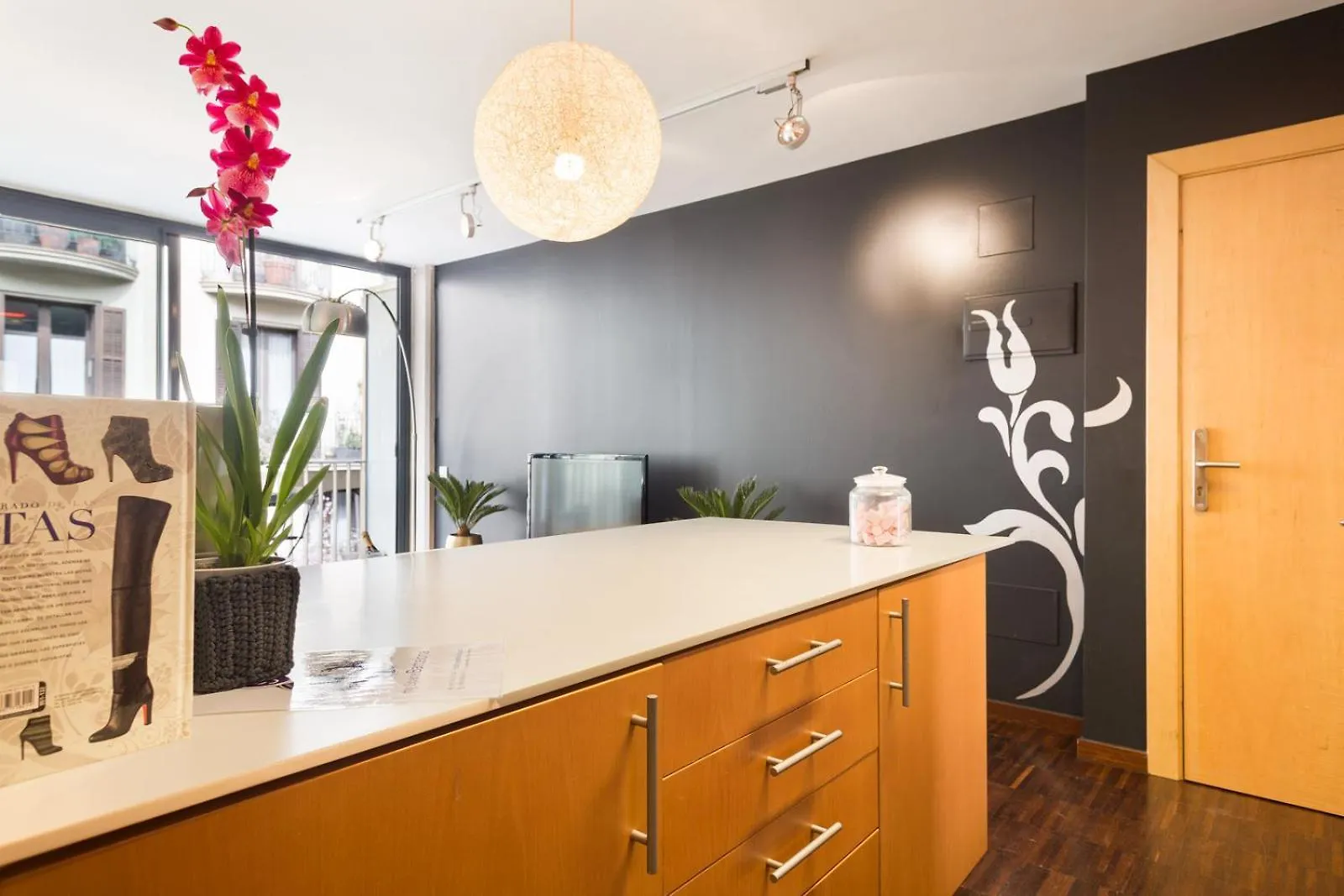 My Space Emirates - Executive Apartments With Private Balcony Barcelona Spain